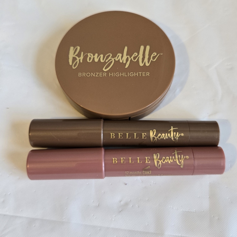 Belle Beauty Bronzer And Eyeshadow Bundle